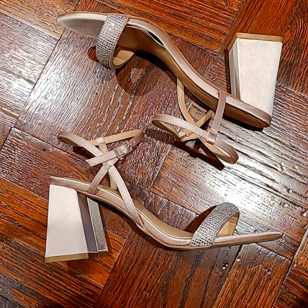 Pink Heels Jewel Badglby Mischka Size 8.5